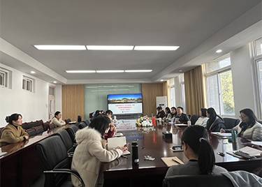 外国语学院召开2025-2026学年度第一学期期中师生座谈会