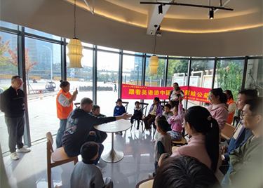 外国语学院联合宁湖社区开展“跟着英语游中国”活动——“彩虹美食汇”双语亲子沙龙圆满落幕