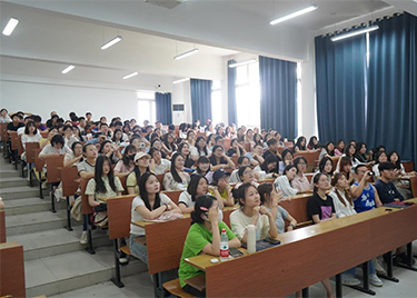 星河启航·慧眼如炬——外国语学院2025届毕业生最后一课暨反诈防诈主题班会圆满举行