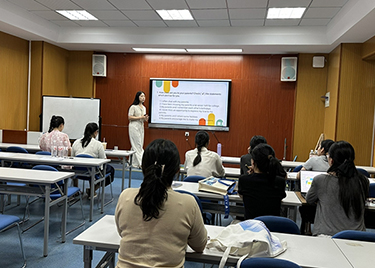 外国语学院组织开展新教师课堂教学听评课活动