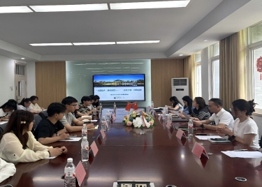 书韵留声，语伴前程——“读书工程”伴我启航 外国语学院成功举办2026届毕业生师生座谈会